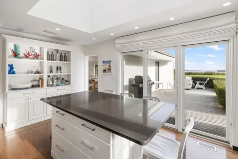 $3,395,000 | 7 Cove Point Court, Water Mill, NY 11976