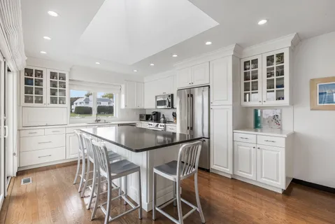 $3,395,000 | 7 Cove Point Court, Water Mill, NY 11976