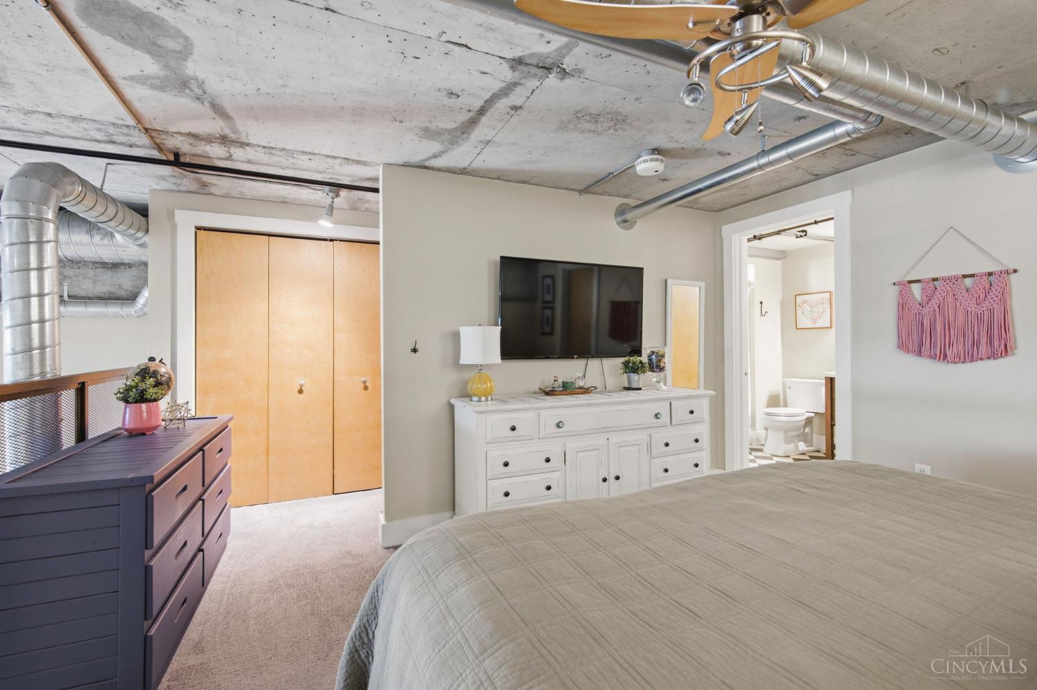 353 West 4th Street, Unit 602 Cincinnati, OH 45202 - Photo 27 of 44