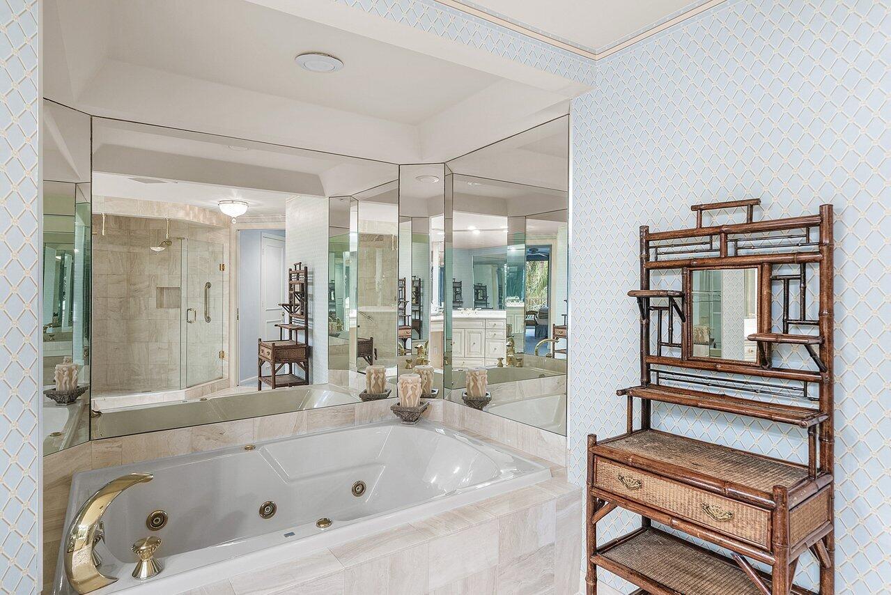 20320 Fairway Oaks Drive, Unit 331 Boca Raton, FL 33434 - Photo 34 of 61 Primary Tub