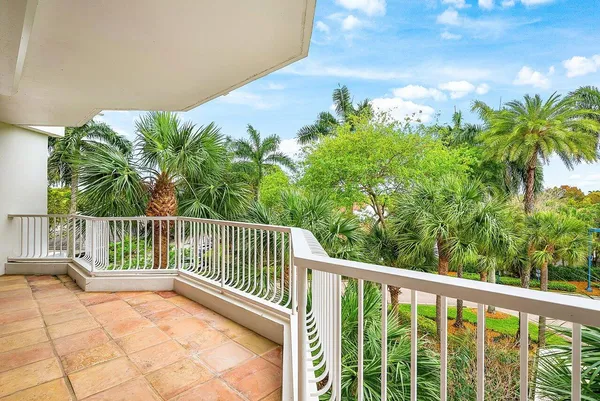 $1,700,000 | 20320 Fairway Oaks Drive, Unit 331, Boca Raton, FL 33434