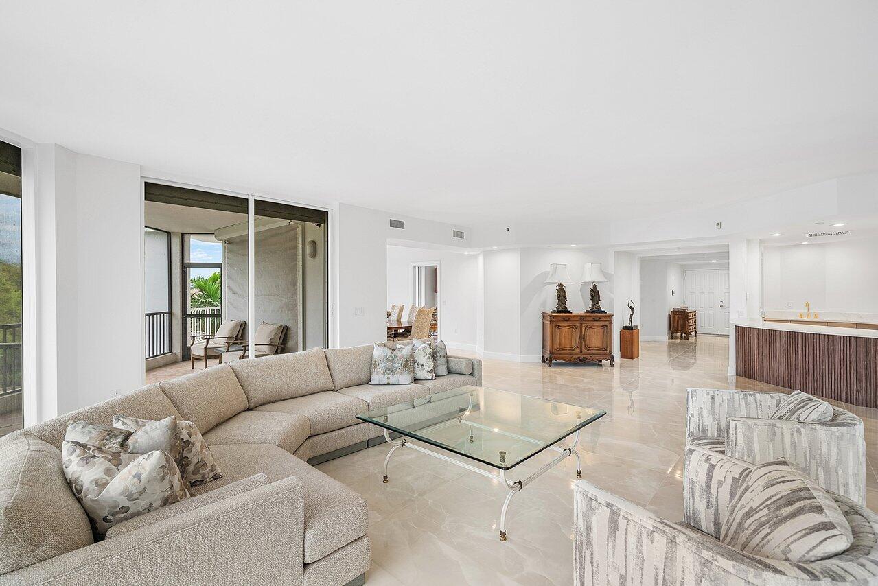 20320 Fairway Oaks Drive, Unit 331 Boca Raton, FL 33434 - Photo 5 of 61 014-20320FairwayOaksDrive-331-BocaRaton-
