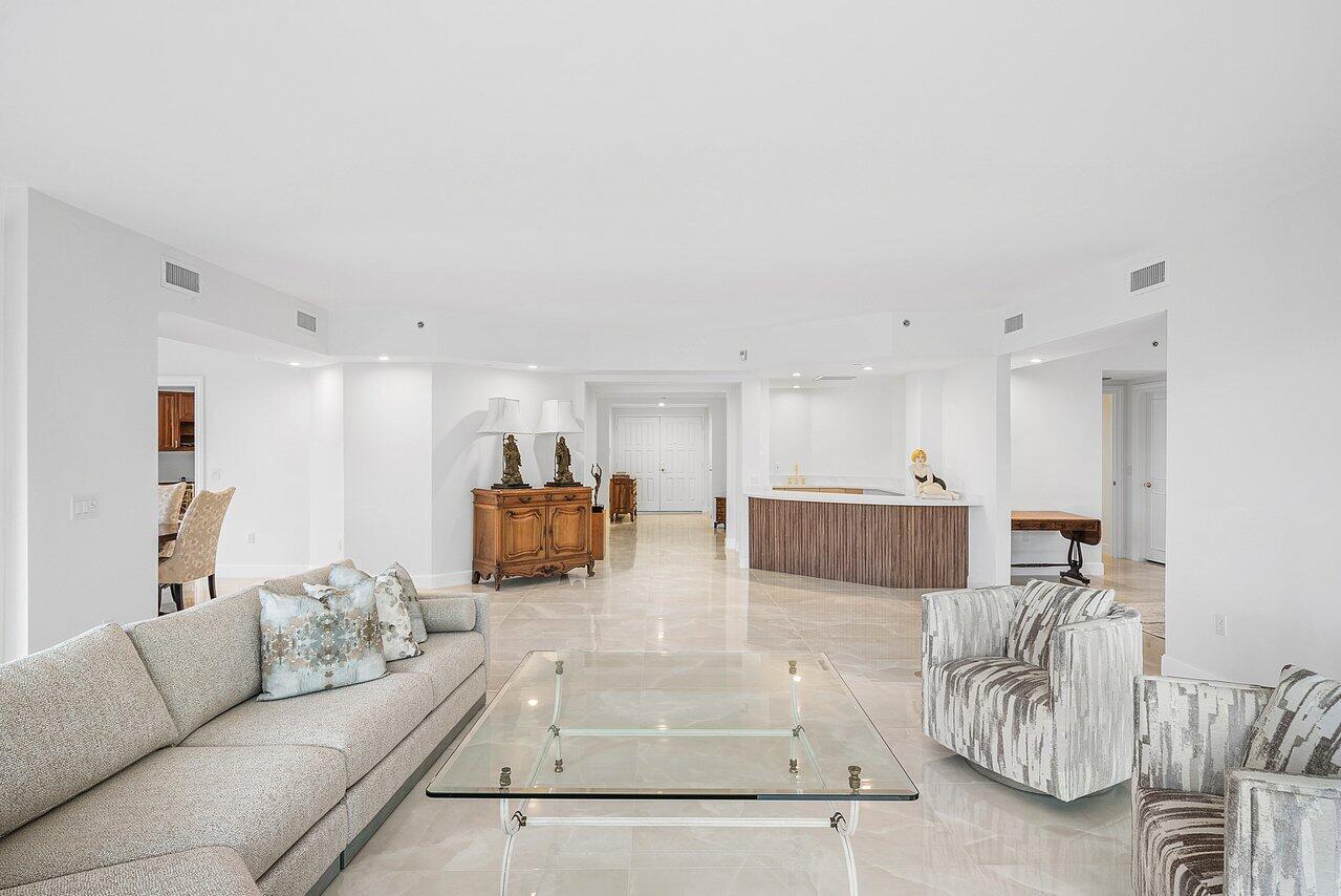 20320 Fairway Oaks Drive, Unit 331 Boca Raton, FL 33434 - Photo 10 of 61 015-20320FairwayOaksDrive-331-BocaRaton-