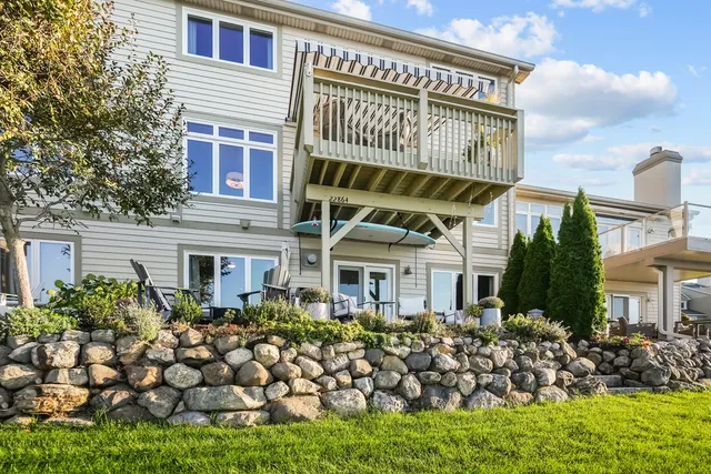 a view of lake with houses