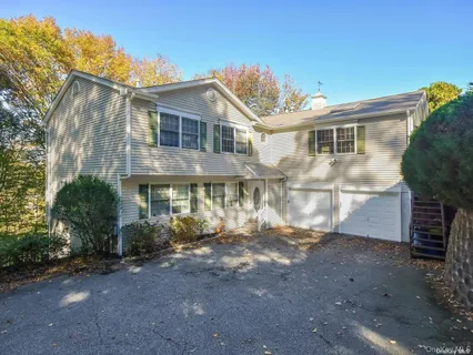 $995,000 | 3 Ale Court, Centerport, NY 11721