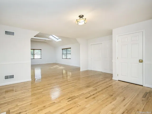 $995,000 | 3 Ale Court, Centerport, NY 11721