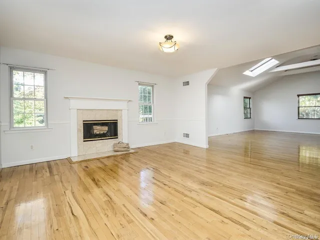 $995,000 | 3 Ale Court, Centerport, NY 11721