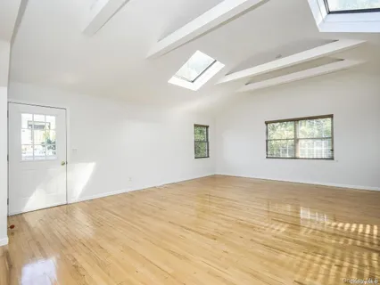 $995,000 | 3 Ale Court, Centerport, NY 11721