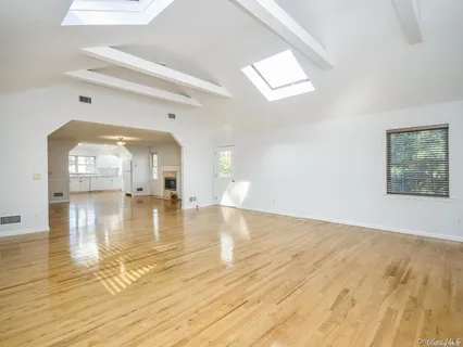 $995,000 | 3 Ale Court, Centerport, NY 11721