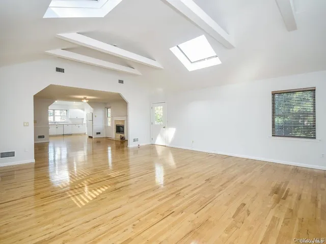 $995,000 | 3 Ale Court, Centerport, NY 11721