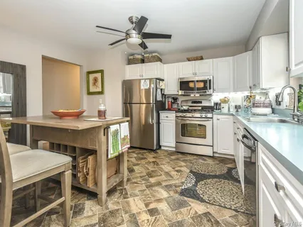 $995,000 | 3 Ale Court, Centerport, NY 11721