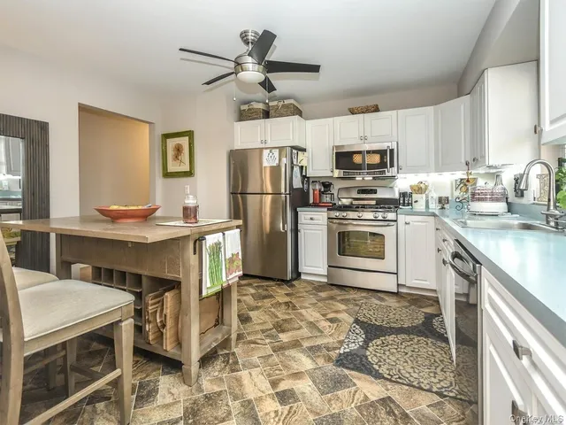 $995,000 | 3 Ale Court, Centerport, NY 11721