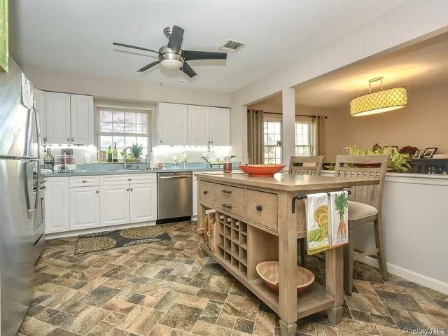 $995,000 | 3 Ale Court, Centerport, NY 11721