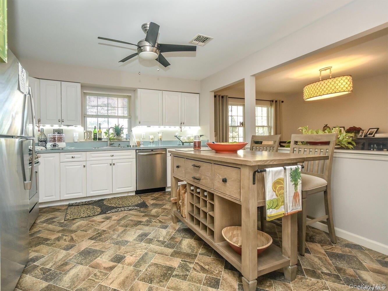 3 Ale Court Centerport, NY 11721 - Photo 5 of 26