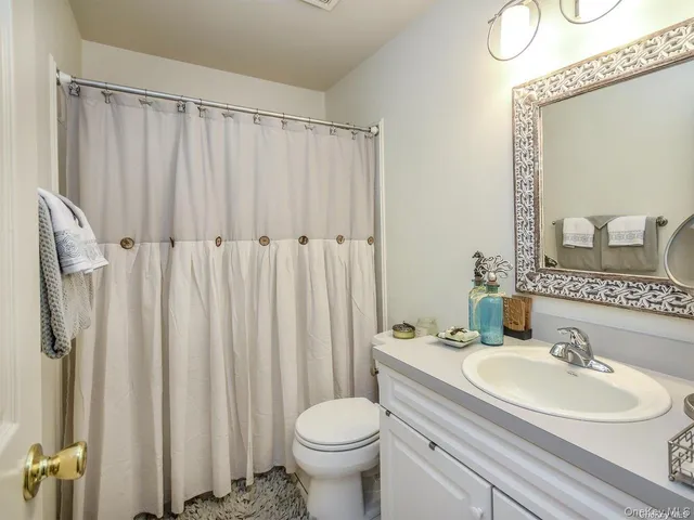 $995,000 | 3 Ale Court, Centerport, NY 11721