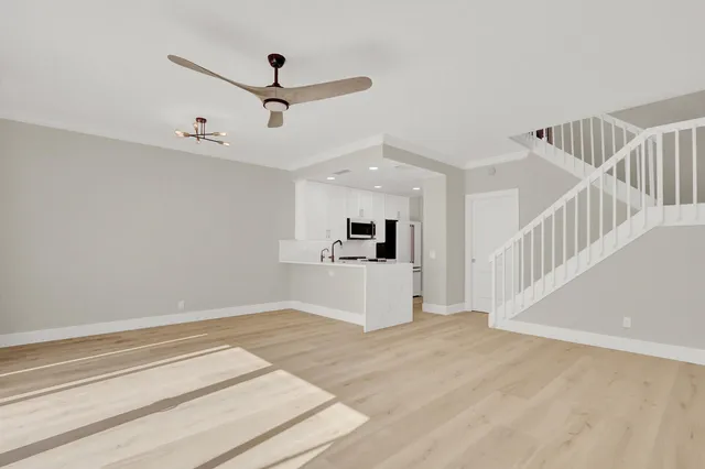 a view of a livingroom with a ceiling fan