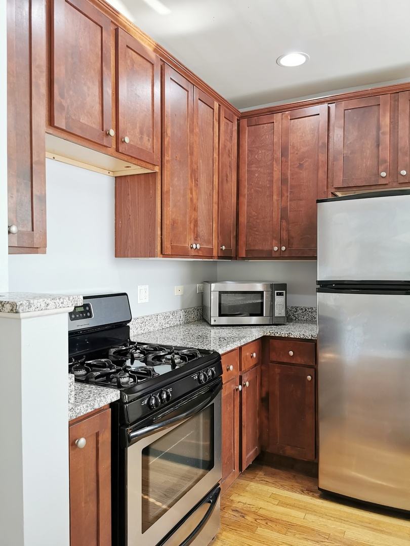 58 Forest Avenue, Unit 2N Riverside, IL 60546 - Photo 12 of 33