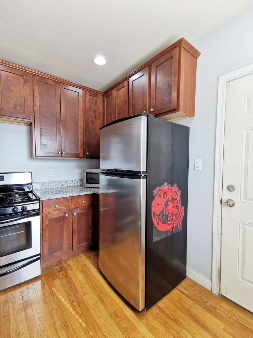 58 Forest Avenue, Unit 2N Riverside, IL 60546 - Photo 13 of 33