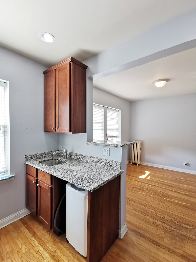58 Forest Avenue, Unit 2N Riverside, IL 60546 - Photo 14 of 33
