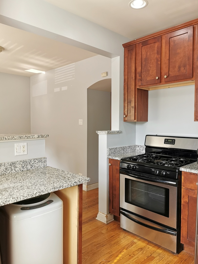 58 Forest Avenue, Unit 2N Riverside, IL 60546 - Photo 15 of 33