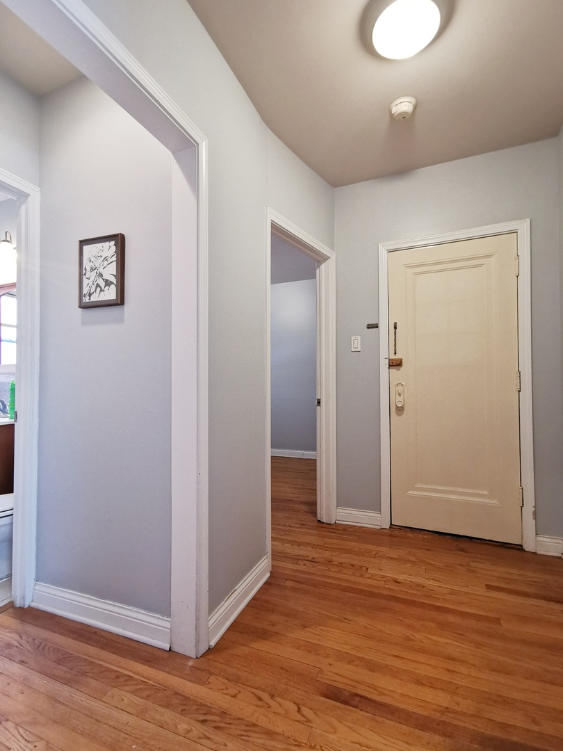 58 Forest Avenue, Unit 2N Riverside, IL 60546 - Photo 3 of 33
