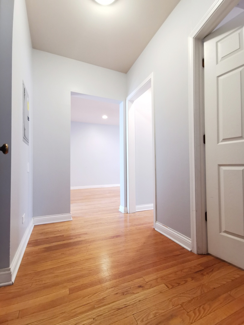 58 Forest Avenue, Unit 2N Riverside, IL 60546 - Photo 4 of 33