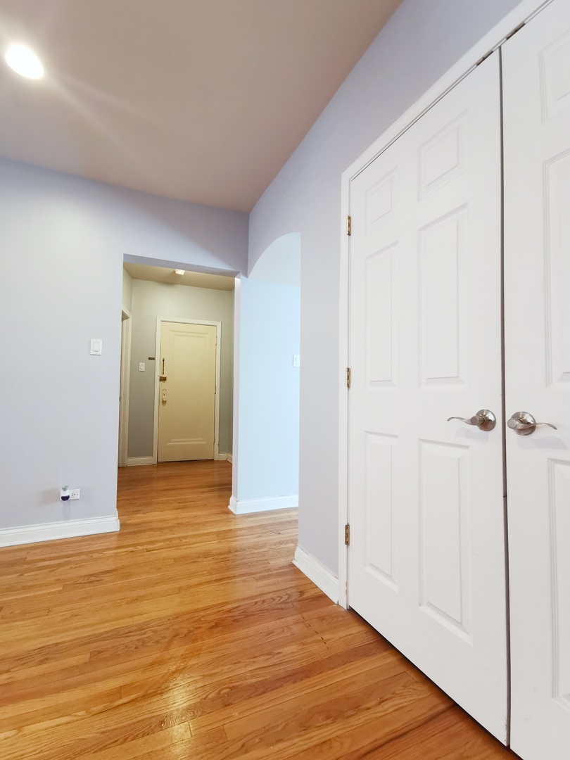 58 Forest Avenue, Unit 2N Riverside, IL 60546 - Photo 7 of 33
