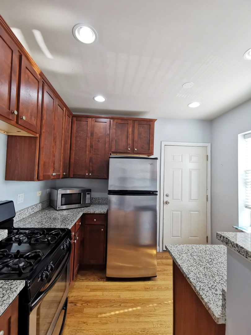 58 Forest Avenue, Unit 2N Riverside, IL 60546 - Photo 10 of 33