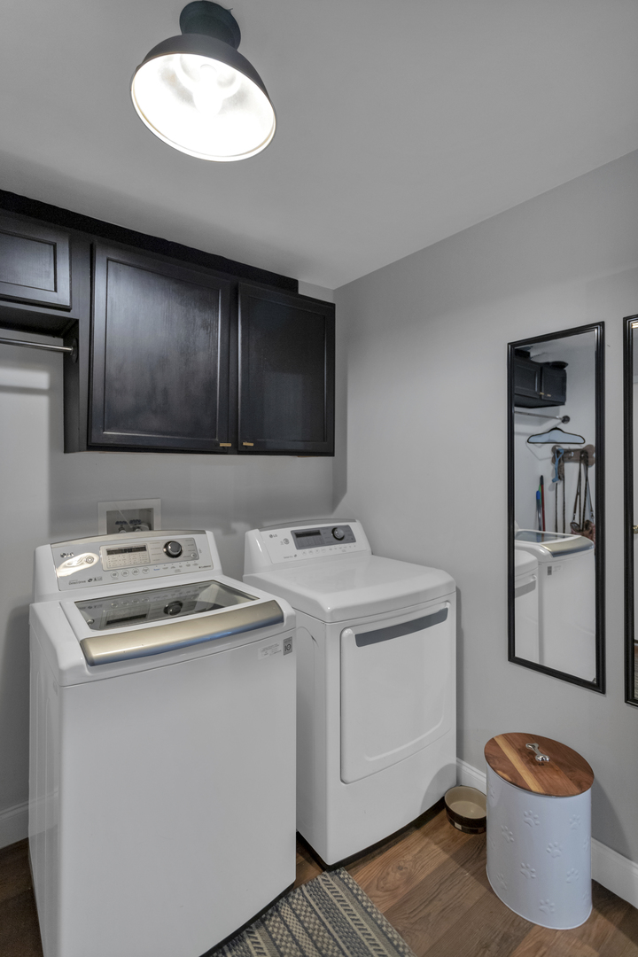 1908 Prairie Ridge Drive Plainfield, IL 60586 - Photo 15 of 34 a utility room with dryer and washer