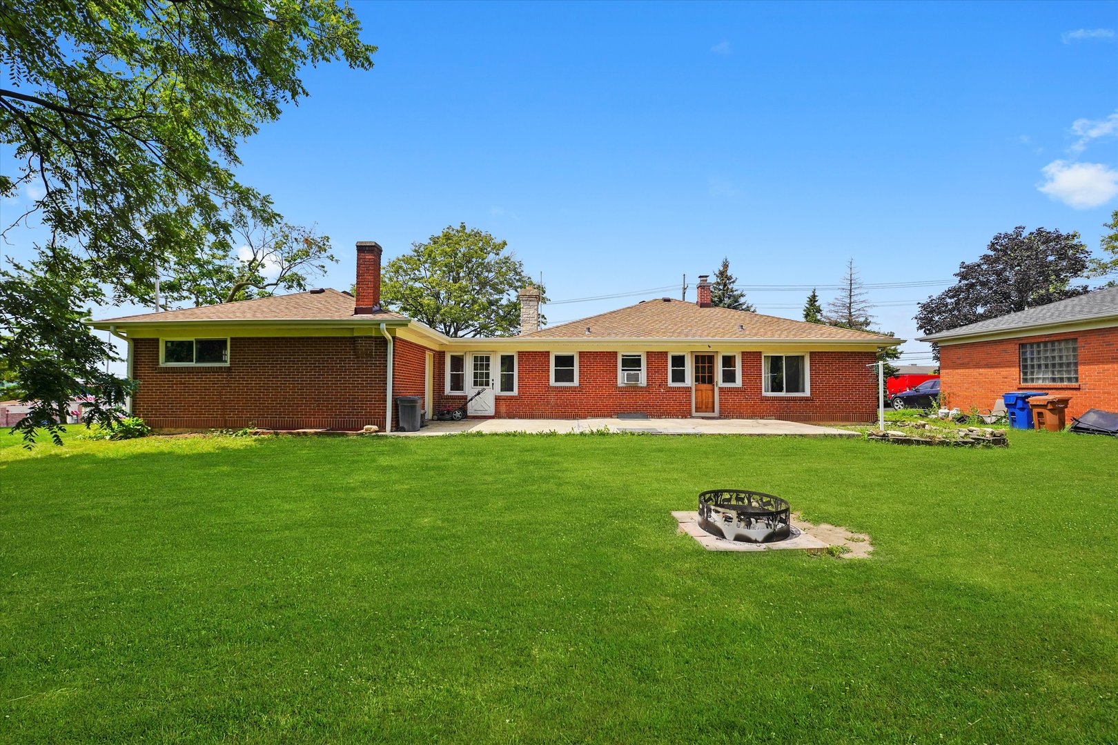 2N101 Glen Ellyn Road Glendale Heights, IL 60139 - Photo 18 of 34 a front view of a house with garden