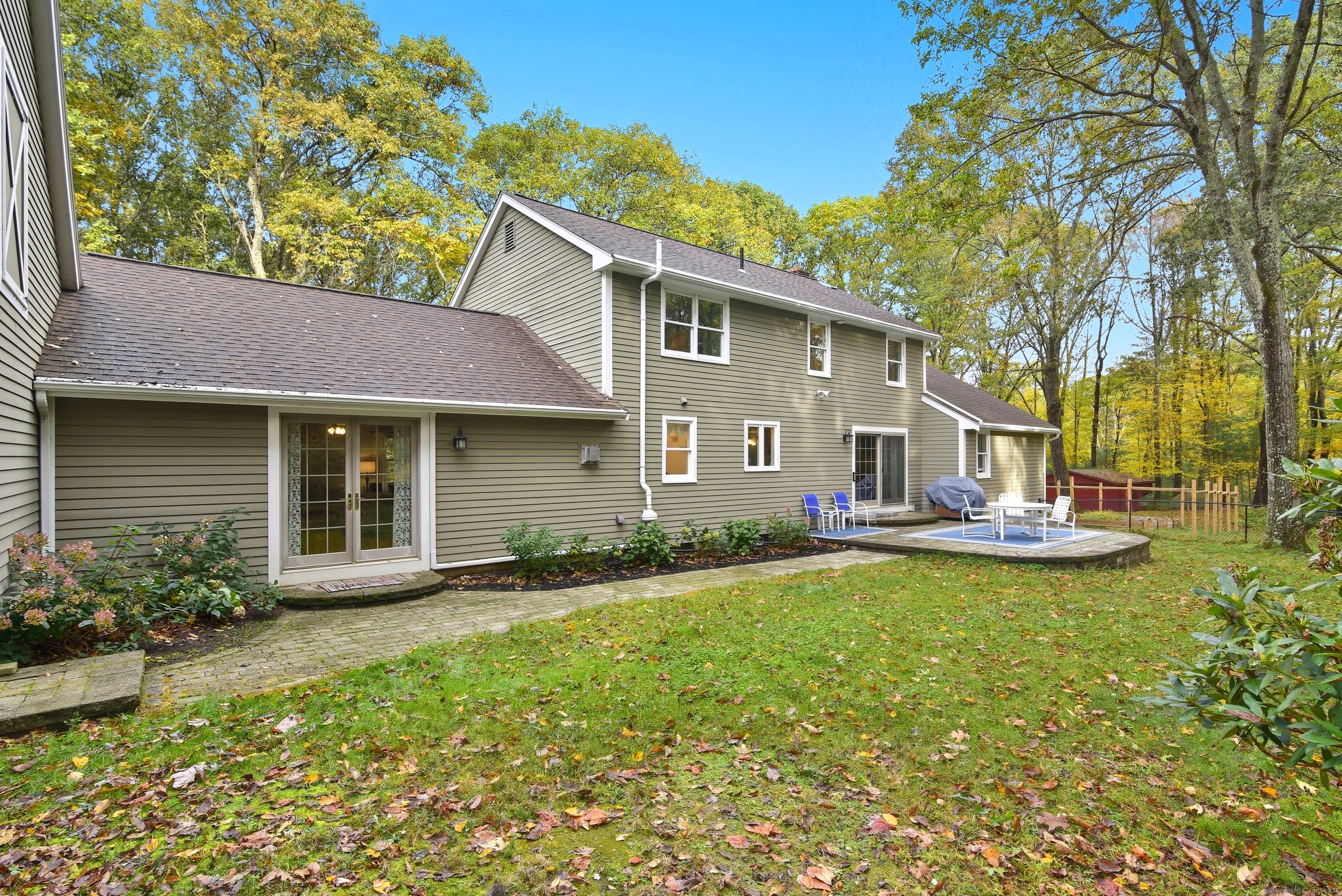 26 Center Road Woodstock, CT 06281 - Photo 27 of 39 front view of a house with a yard