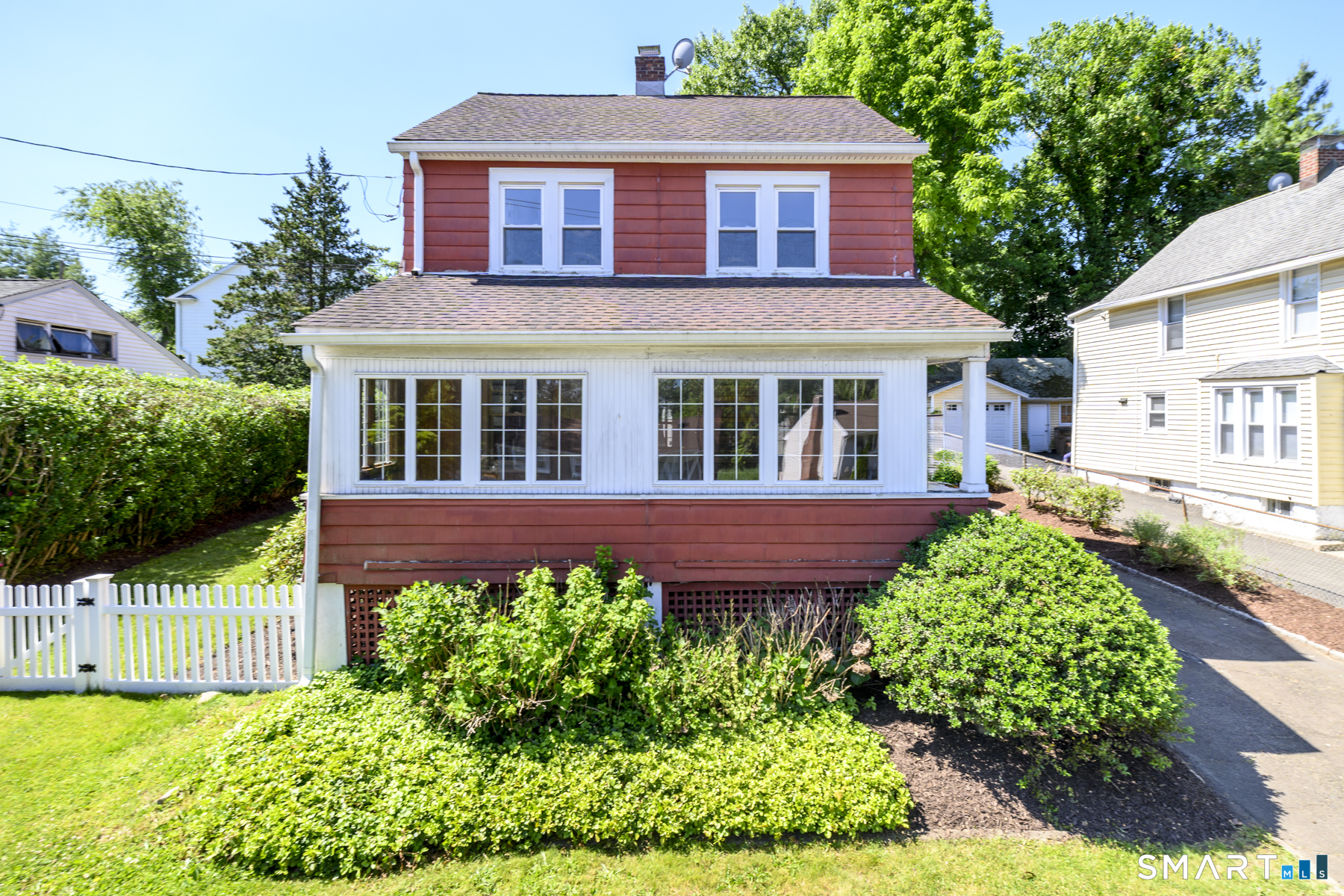 162 Toms Road Stamford, CT 06906 - Photo 2 of 30