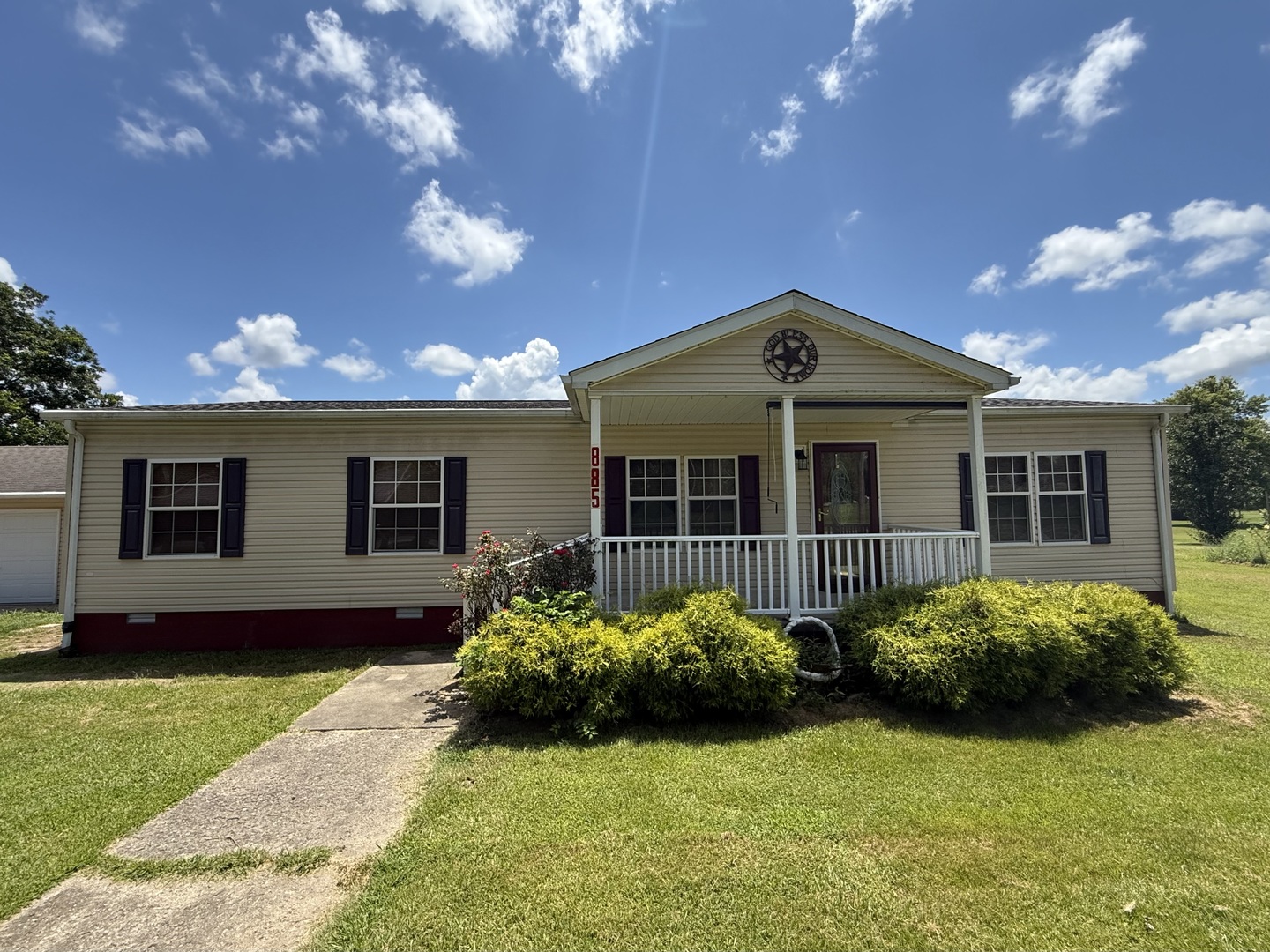 885 Wilson Street Stonefort, IL 62987 - Photo 1 of 28