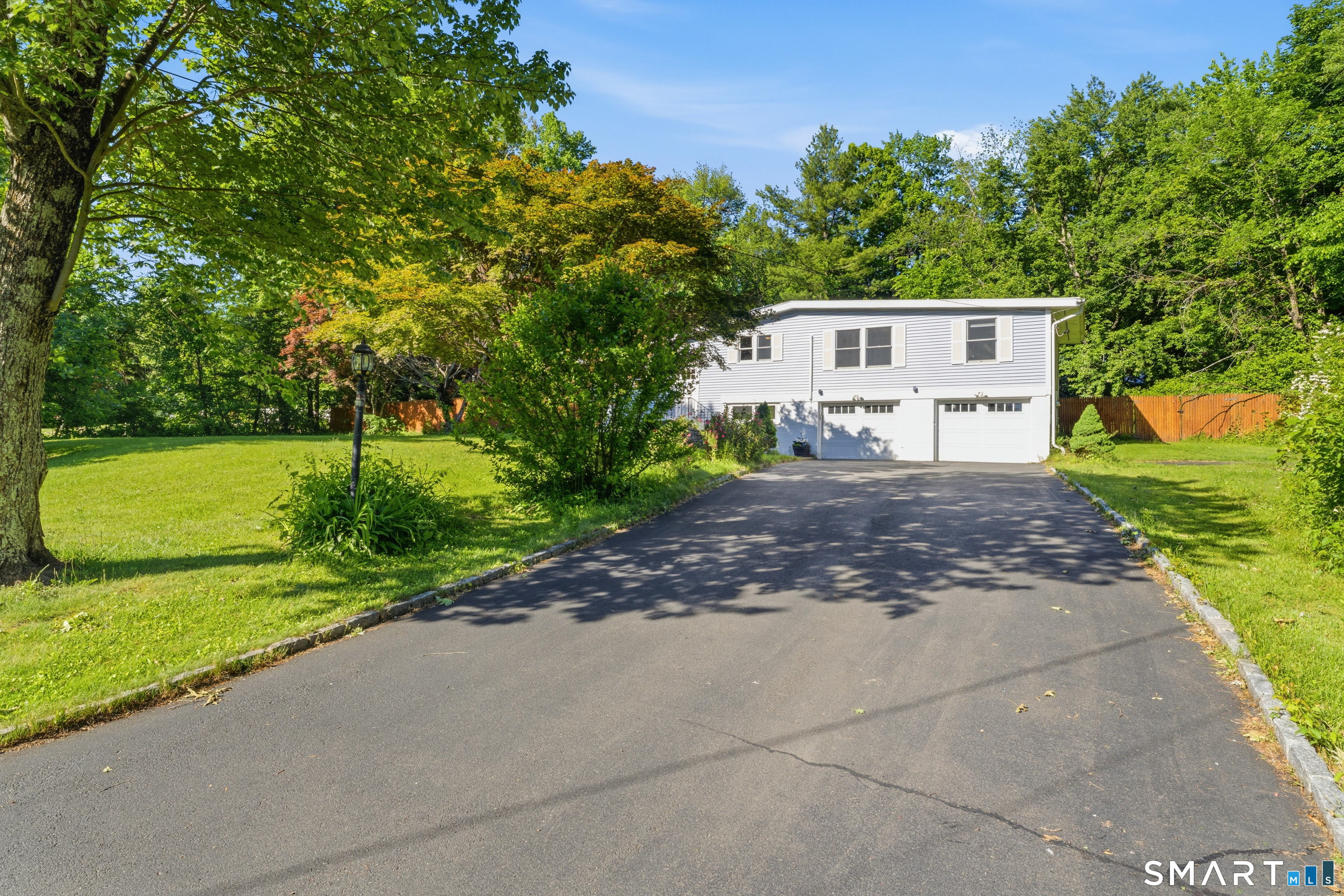 21 North Pleasant Rise Brookfield, CT 06804 - Photo 2 of 39