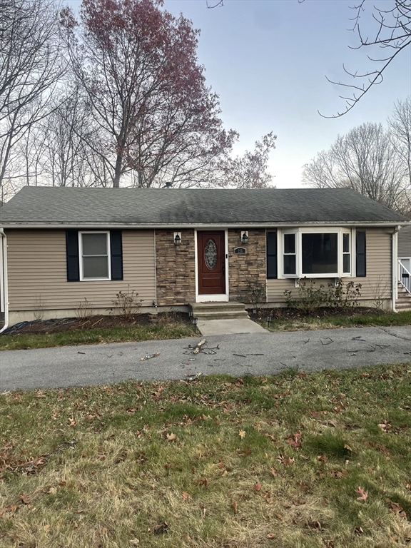 a view of a house with a yard