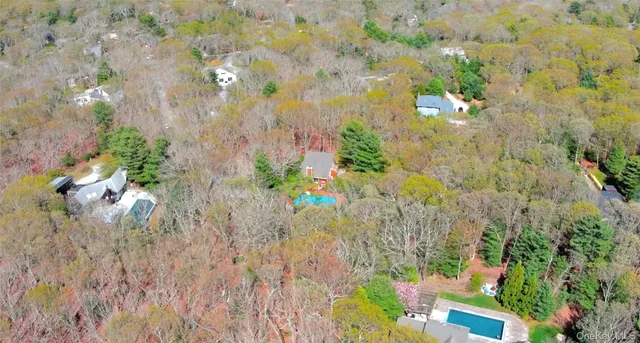 $2,190,000 | 27 Ely Brook Road, East Hampton, NY 11937