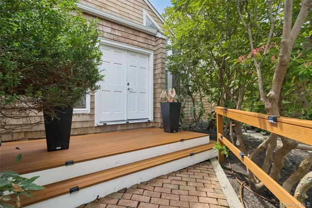 $2,190,000 | 27 Ely Brook Road, East Hampton, NY 11937