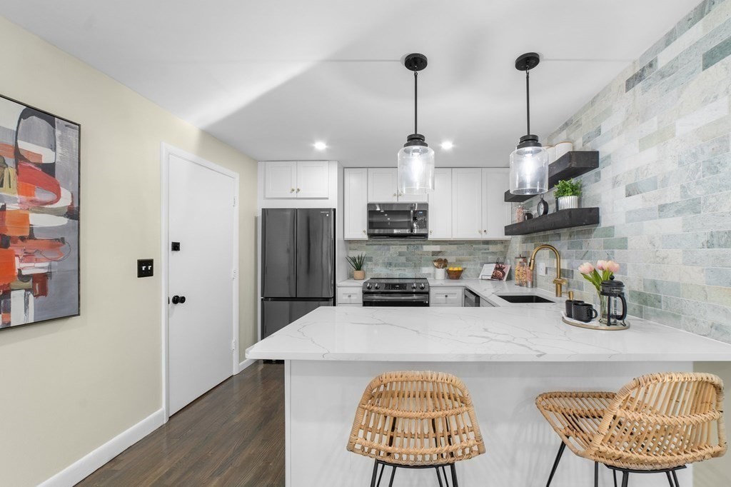 79 Walnut Street, Unit 2 Newton, MA 02460 - Photo 3 of 22 Gallery Image 3