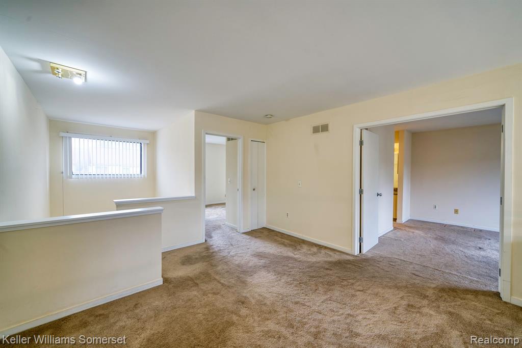 655 Glasgow Court Rochester Hills, MI 48307 - Photo 18 of 27