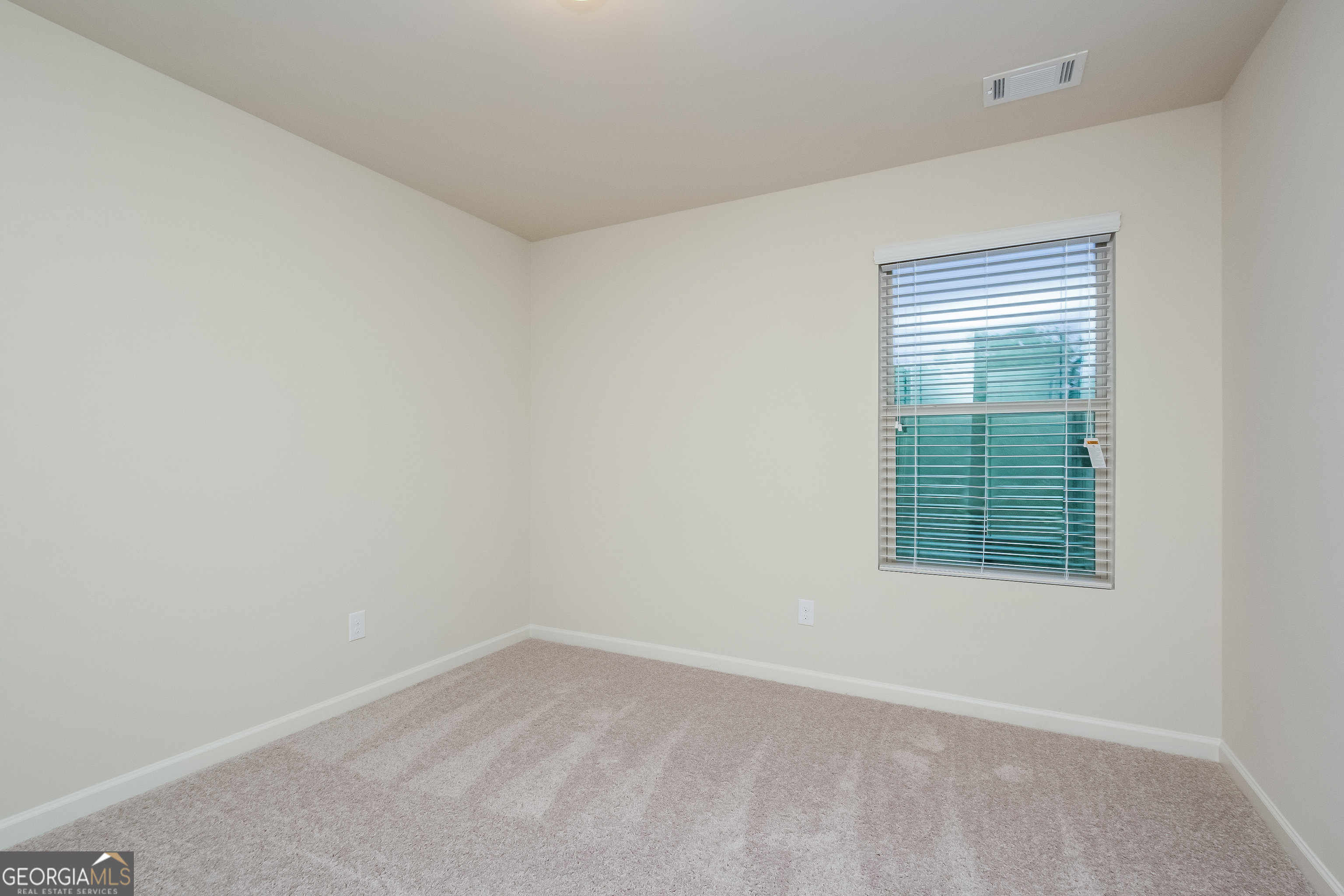 635 Independence Avenue Pendergrass, GA 30567 - Photo 8 of 15 an empty room with a window