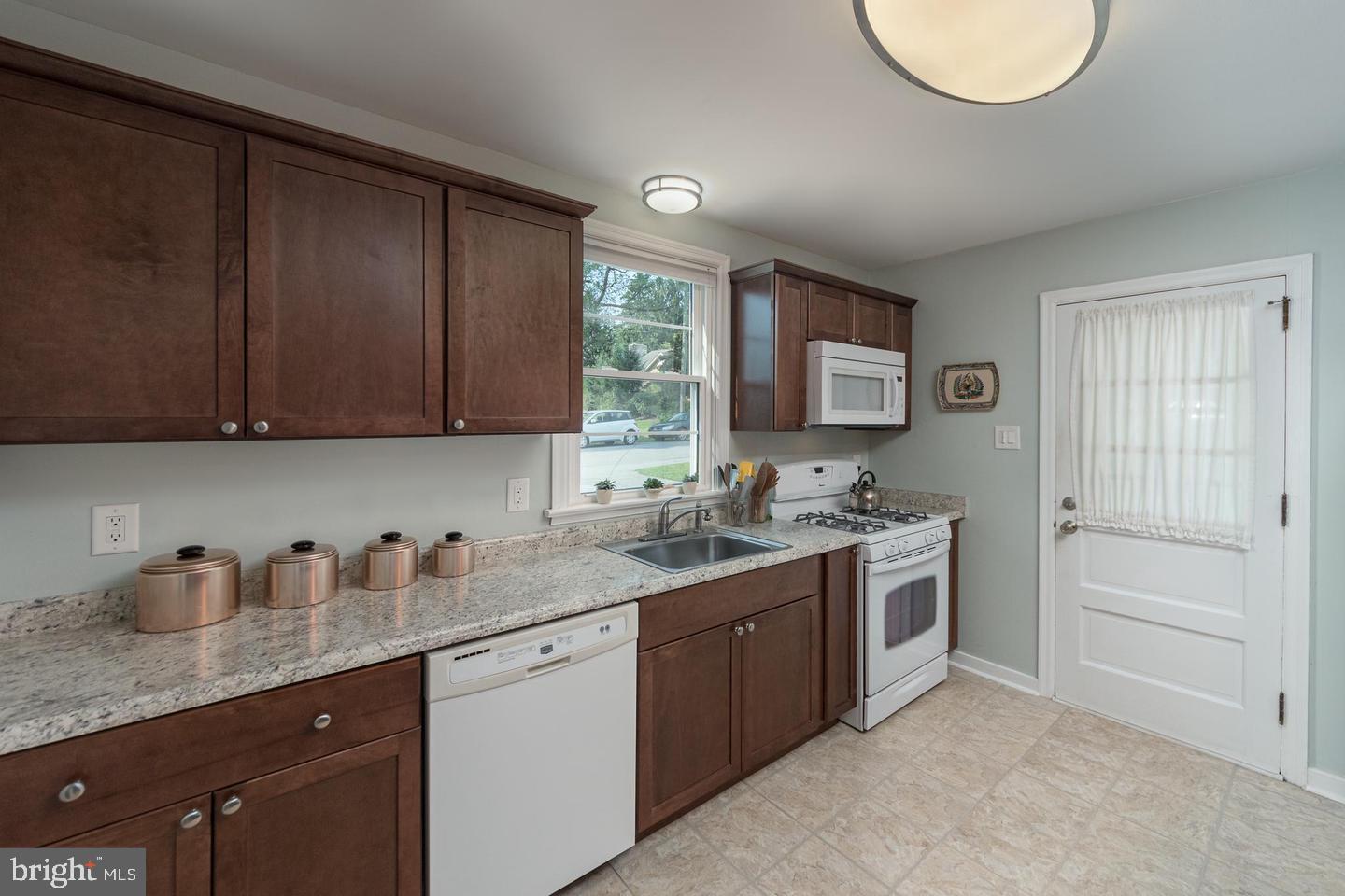 1900 Manor Ridge Drive Lancaster, PA 17603 - Photo 12 of 27 Kitchen