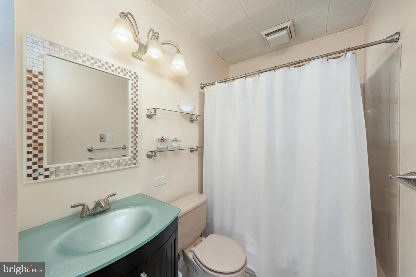 1900 Manor Ridge Drive Lancaster, PA 17603 - Photo 22 of 27 Bath View