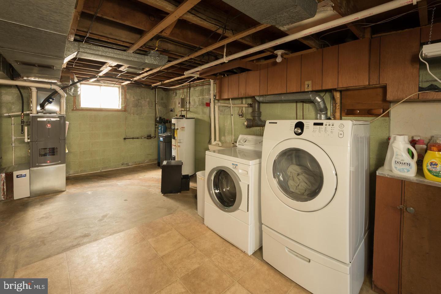 1900 Manor Ridge Drive Lancaster, PA 17603 - Photo 27 of 27 Laundry area