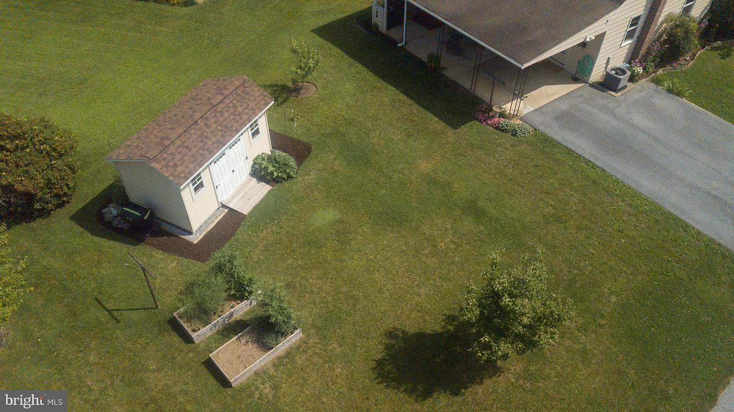 1900 Manor Ridge Drive Lancaster, PA 17603 - Photo 10 of 27 Spacious Yard