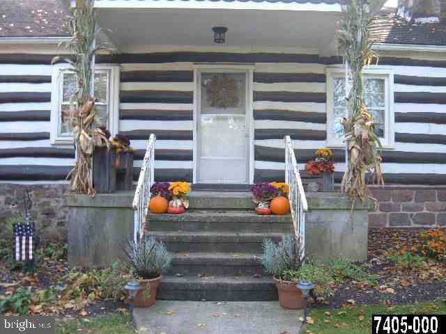 2175 Log Cabin Road York, PA 17408 - Photo 3 of 25