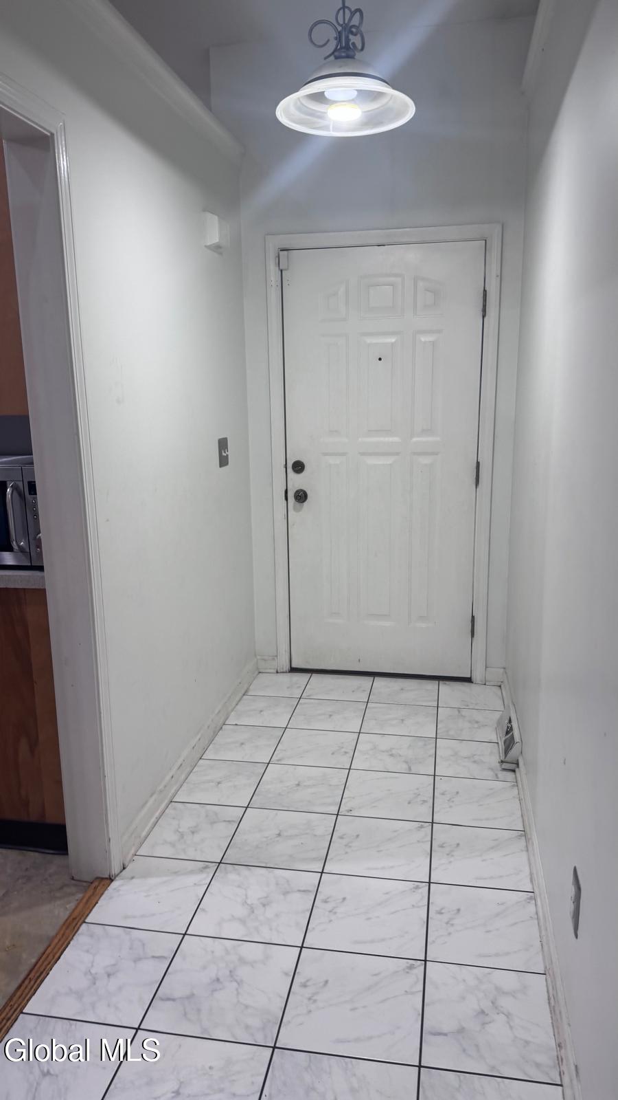98 Harvard Road Colonie, NY 12189 - Photo 4 of 31 fc45ac9e-38ba-435e-b695-73dda322a612