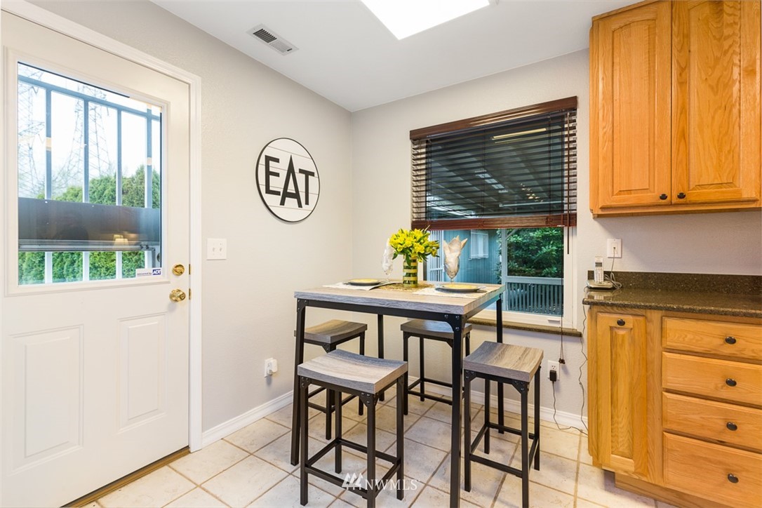 16622 186th Avenue Southeast Renton, WA 98058 - Photo 5 of 24 Gallery Image 5