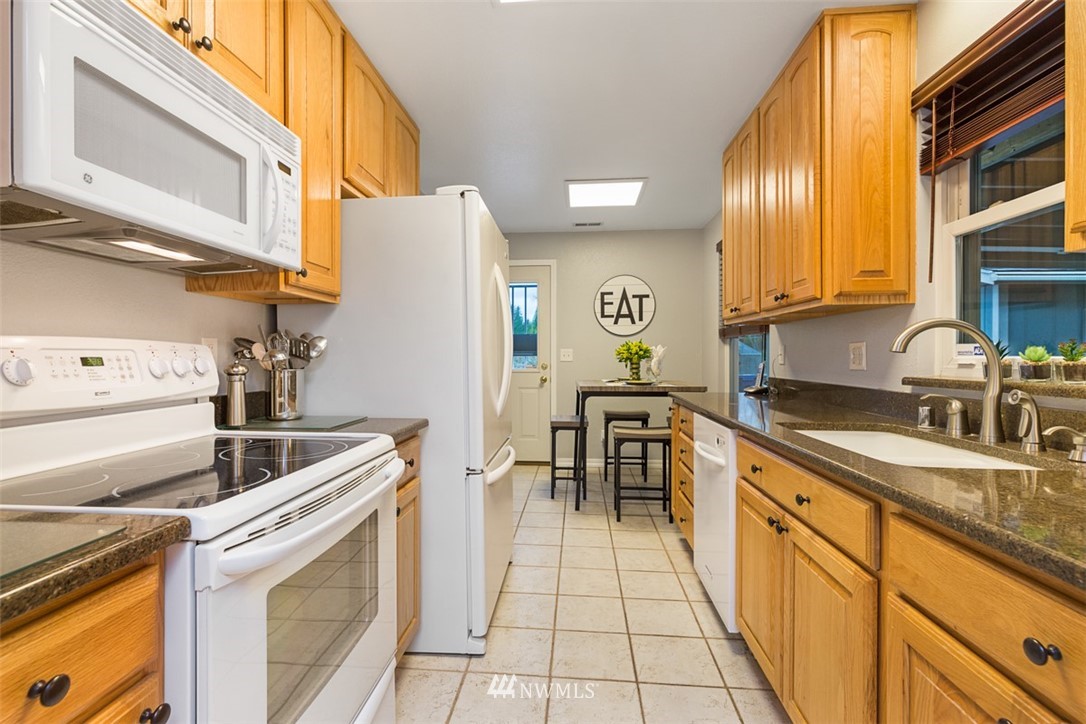 16622 186th Avenue Southeast Renton, WA 98058 - Photo 6 of 24 Gallery Image 6