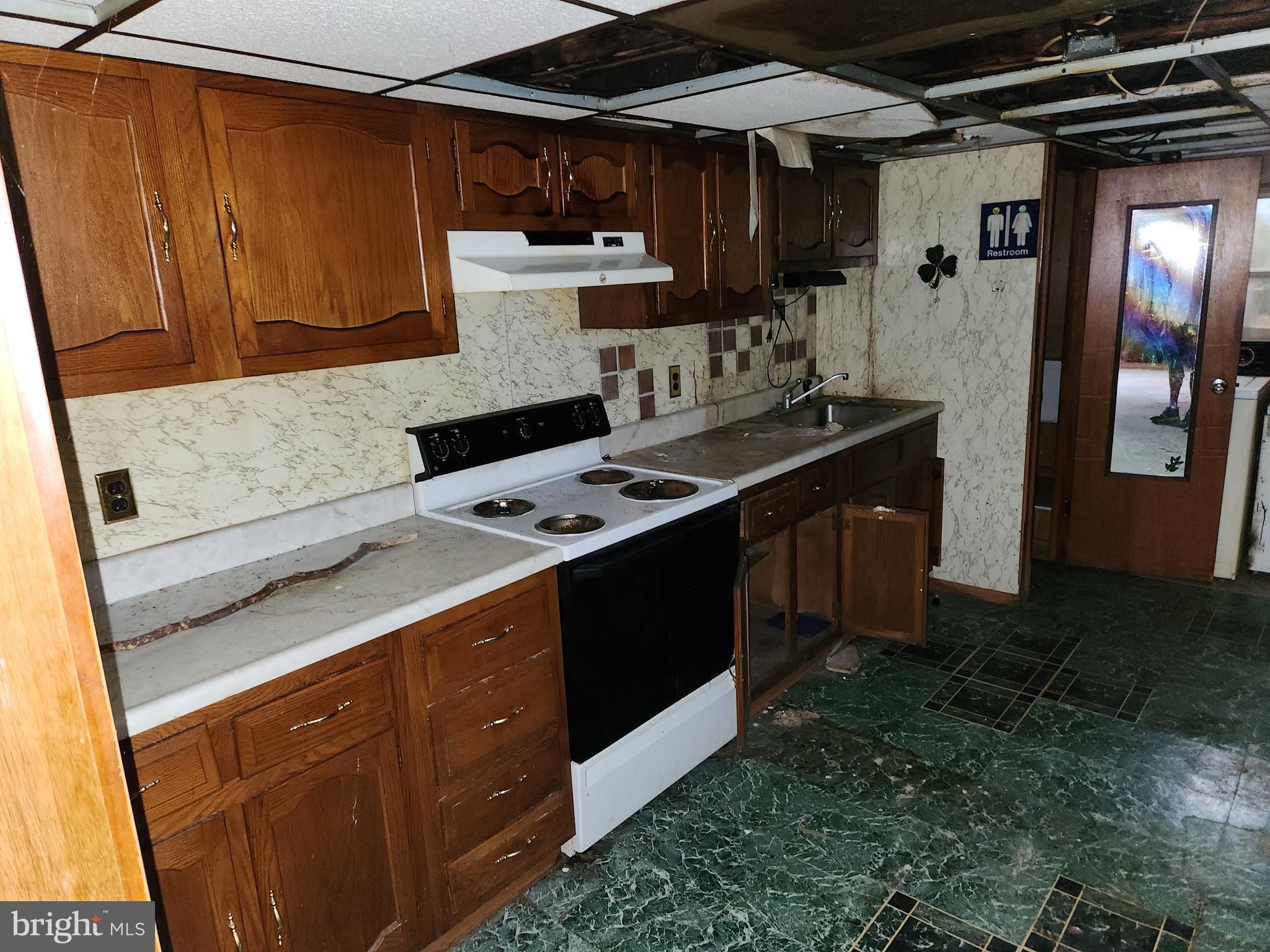 323 South Lehigh Street Baltimore, MD 21224 - Photo 11 of 22