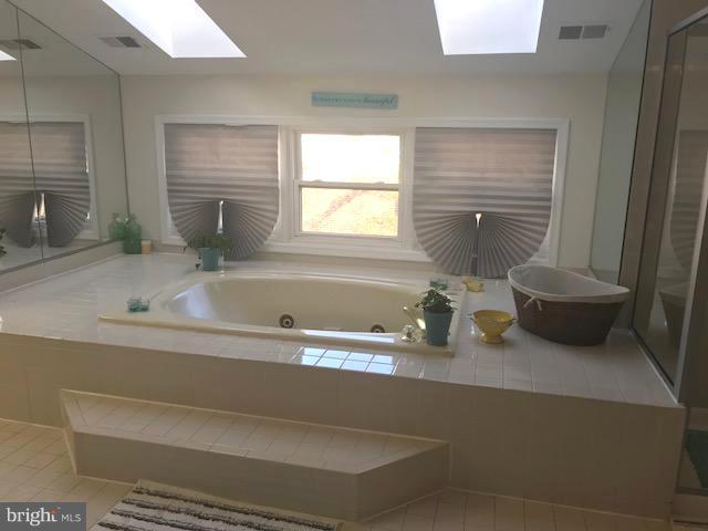 9202 Oregold Court Laurel, MD 20708 - Photo 22 of 29 a bathroom with a sink a toilet and bathtub